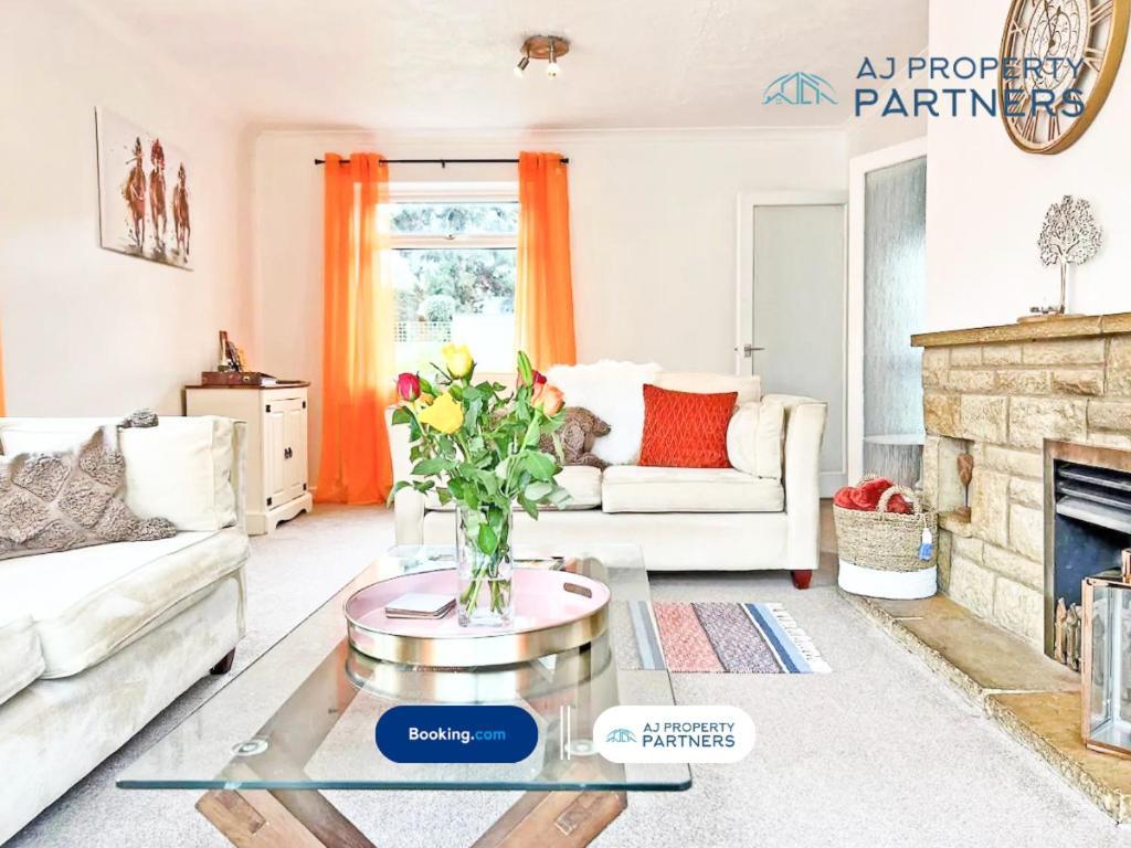 Premium Deal L Hill View Home L Last-Minute Offer L Cheltenham L Aj Properties L Perfect For Short Or Long Stays L 4Beds 4Bedrooms Ngoại thất bức ảnh