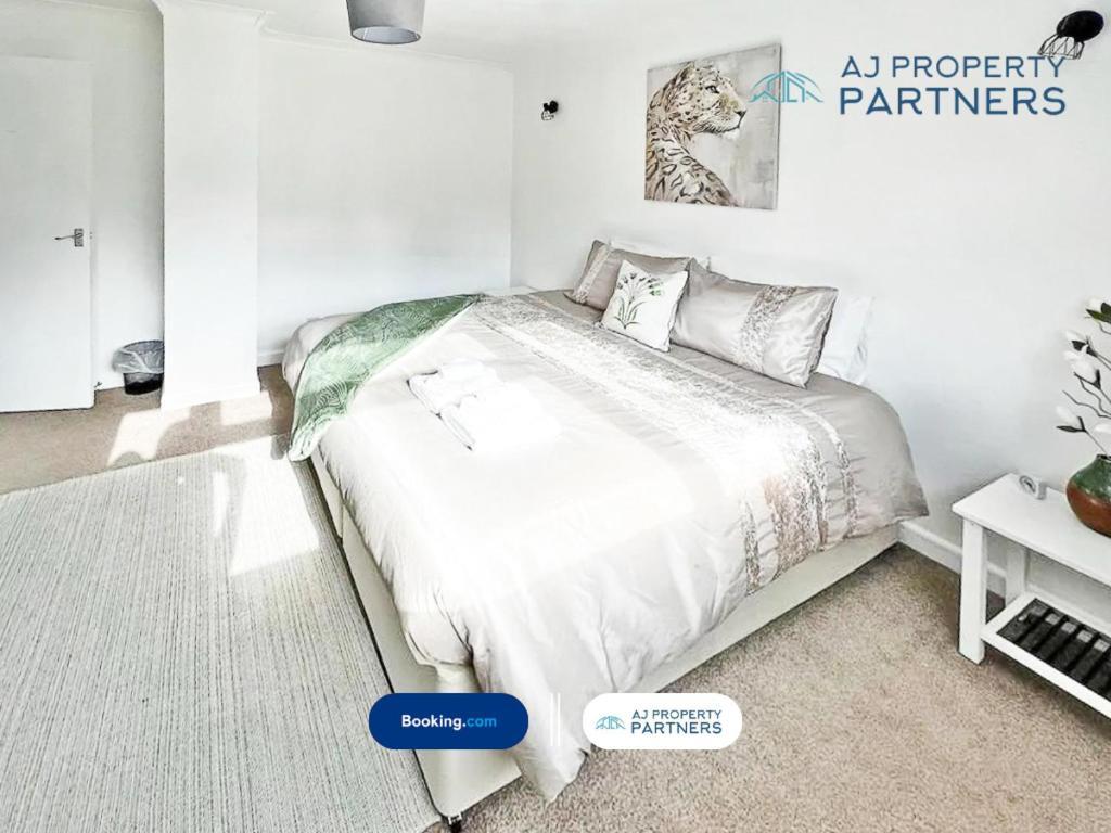 Premium Deal L Hill View Home L Last-Minute Offer L Cheltenham L Aj Properties L Perfect For Short Or Long Stays L 4Beds 4Bedrooms Ngoại thất bức ảnh
