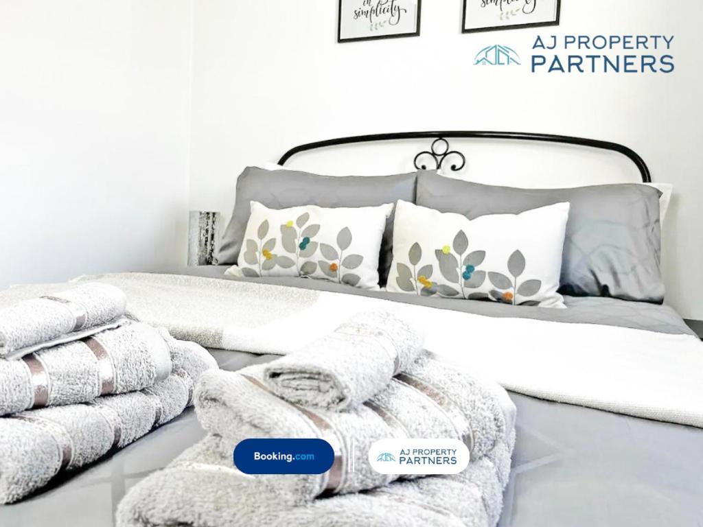 Premium Deal L Hill View Home L Last-Minute Offer L Cheltenham L Aj Properties L Perfect For Short Or Long Stays L 4Beds 4Bedrooms Ngoại thất bức ảnh