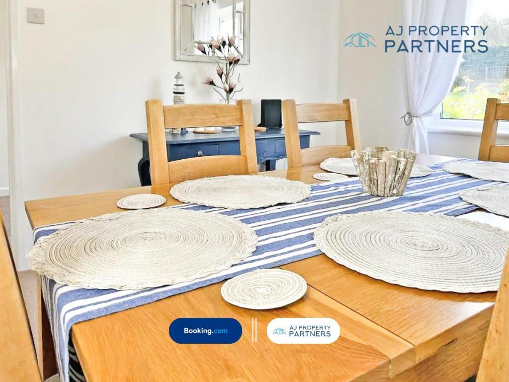 Premium Deal L Hill View Home L Last-Minute Offer L Cheltenham L Aj Properties L Perfect For Short Or Long Stays L 4Beds 4Bedrooms Ngoại thất bức ảnh