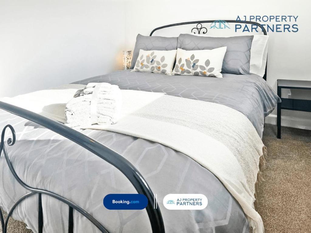 Premium Deal L Hill View Home L Last-Minute Offer L Cheltenham L Aj Properties L Perfect For Short Or Long Stays L 4Beds 4Bedrooms Ngoại thất bức ảnh