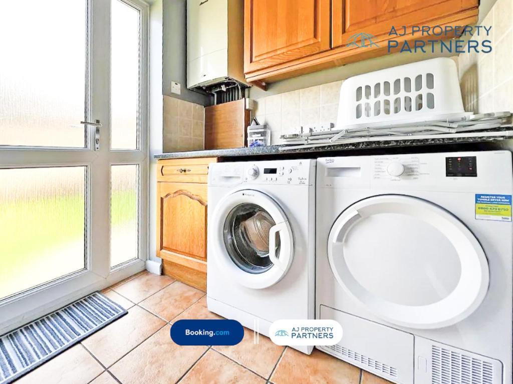 Premium Deal L Hill View Home L Last-Minute Offer L Cheltenham L Aj Properties L Perfect For Short Or Long Stays L 4Beds 4Bedrooms Ngoại thất bức ảnh